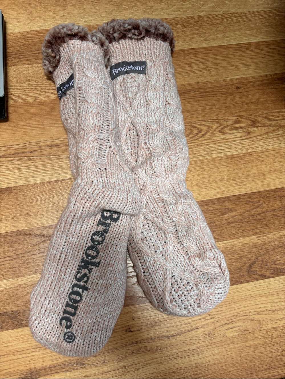 Brookstone Ladies Cable Knit Slipper Sock Cozy Light Brown Socks Shoe Sz 4-10